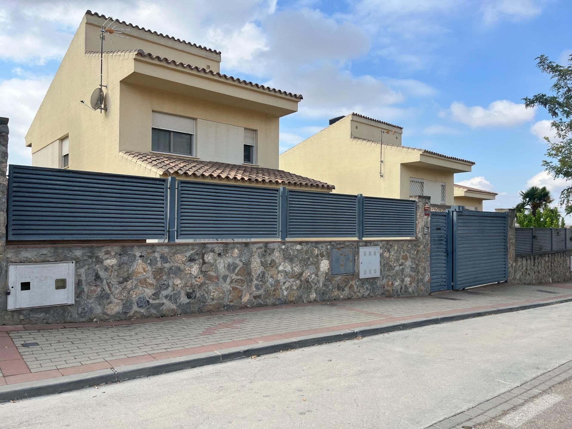 Vista exterior de Casa o xalet de lloguer en Villa de Otura