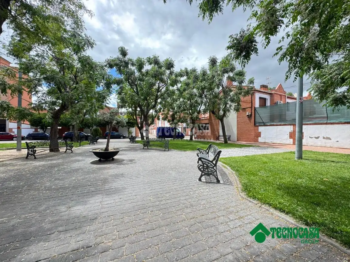 Vista exterior de Casa adosada en venta en Torrijos con Aire acondicionado, Calefacción y Jardín privado
