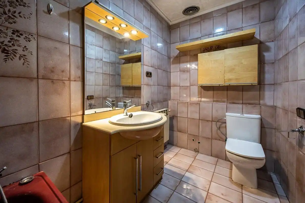 Bathroom of Attic for sale in Sabadell  with Heating and Terrace