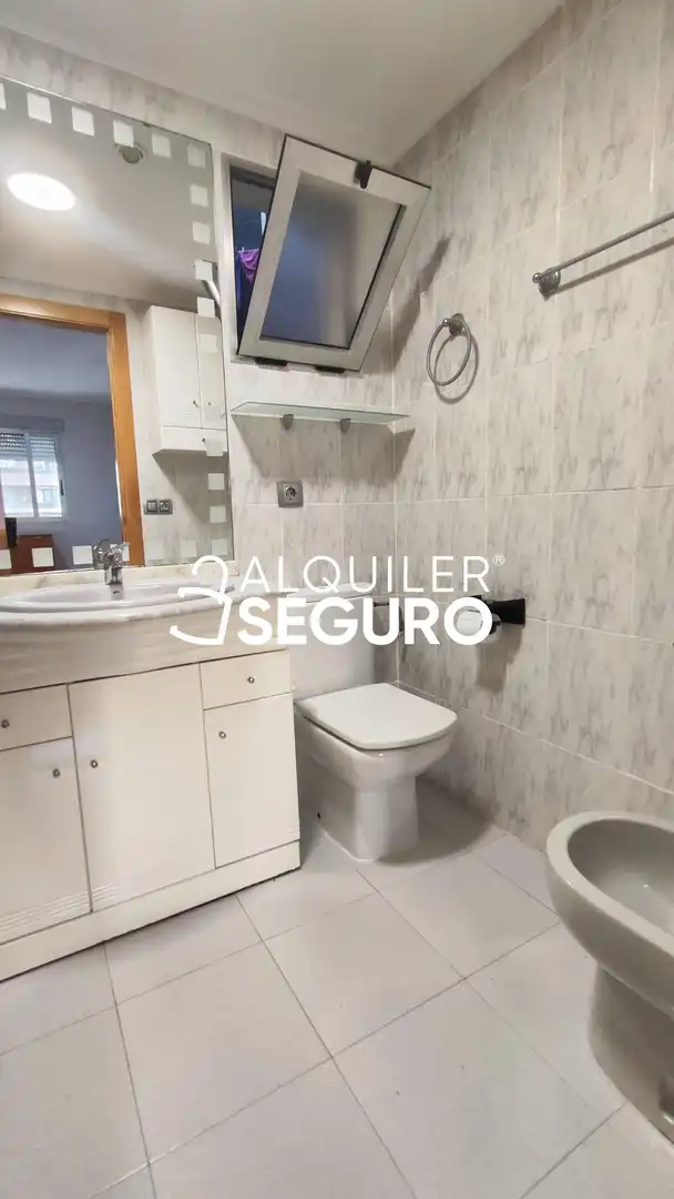 Badezimmer von Wohnung zur Miete in Valencia mit Klimaanlage und Terrasse