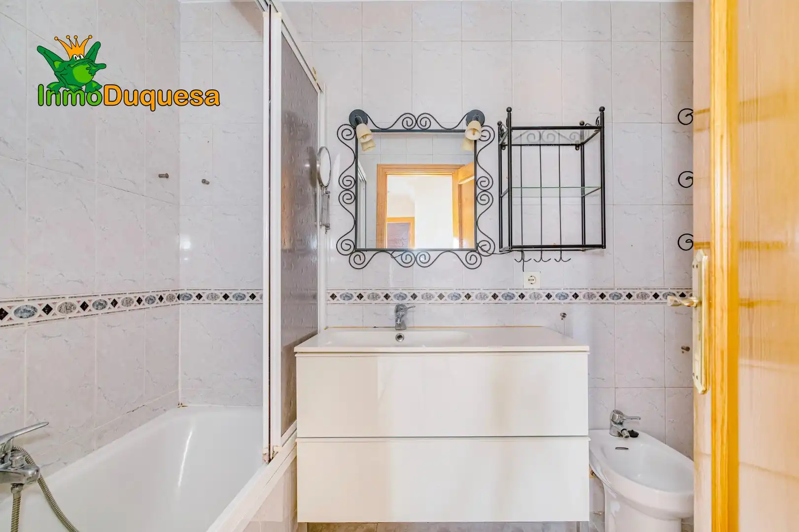 Baño de Piso en venta en La Zubia con Aire acondicionado, Calefacción y Terraza