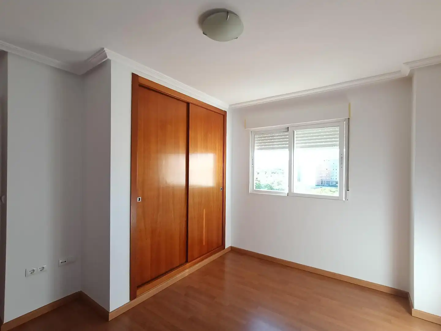 Habitación de Piso en venta en Alicante / Alacant con Aire acondicionado, Jardín privado y Trastero