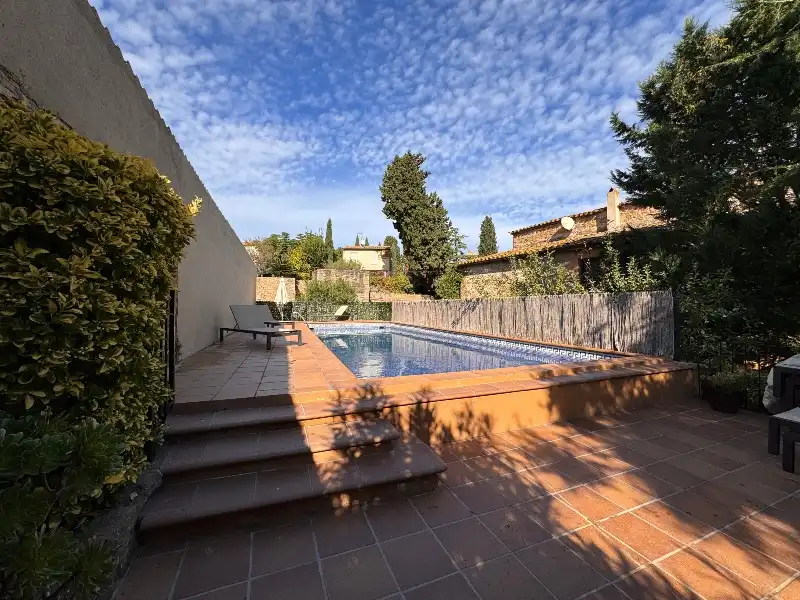 Piscina de Finca rústica en venta en Ullastret con Aire acondicionado, Calefacción y Jardín privado
