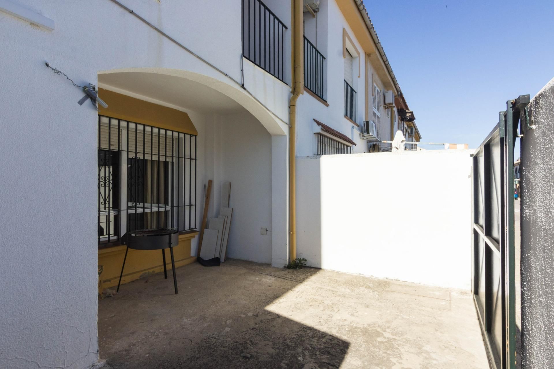 Exterior view of Single-family semi-detached for sale in Jerez de la Frontera  with Air Conditioner and Balcony