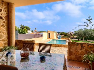 Chalet con balcón en venta en Calle LOS LAGOS