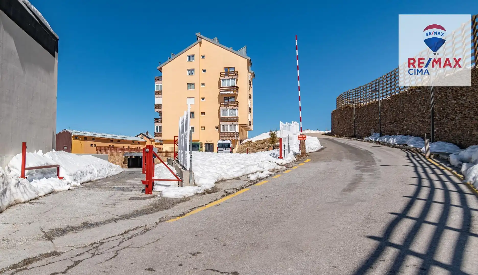 Parking de Estudio en venta en Sierra Nevada con Calefacción y Terraza