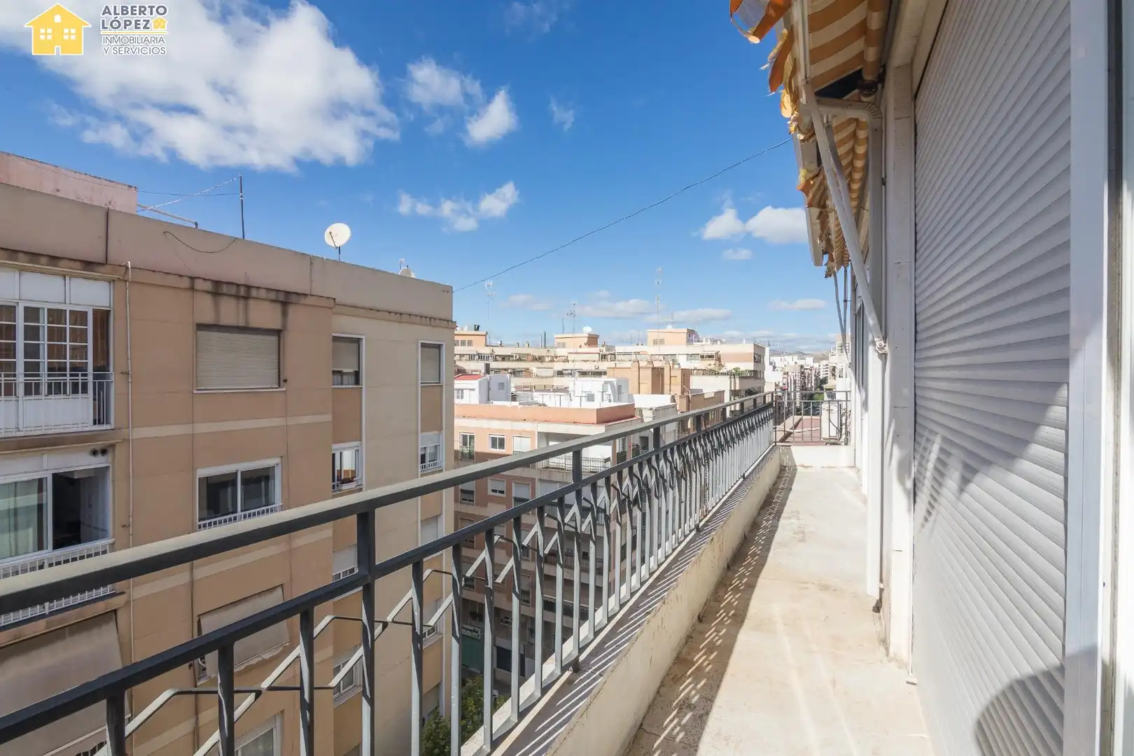 Vista exterior de Ático en venta en Elche / Elx con Terraza y Balcón