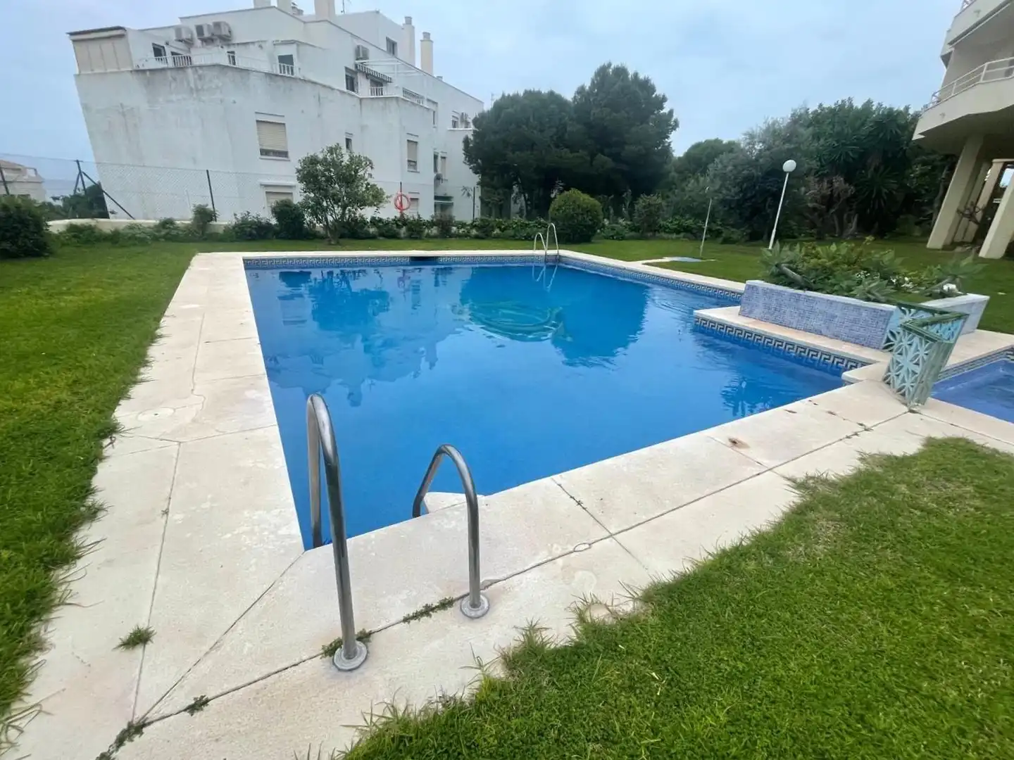 Piscina de Piso en venta en Torremolinos con Jardín privado, Terraza y Piscina comunitaria