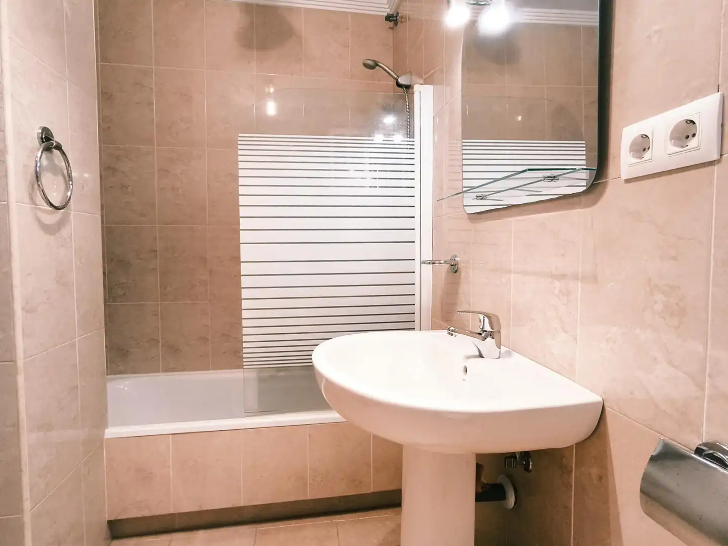 Baño de Apartamento en venta en Ayamonte con Terraza, Amueblado y Piscina comunitaria