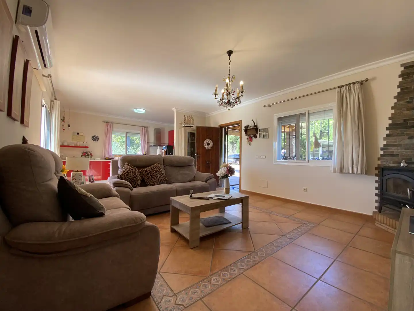 Living room of Country homes for sale in Estepona  with Air Conditioner, Private garden and Terrace