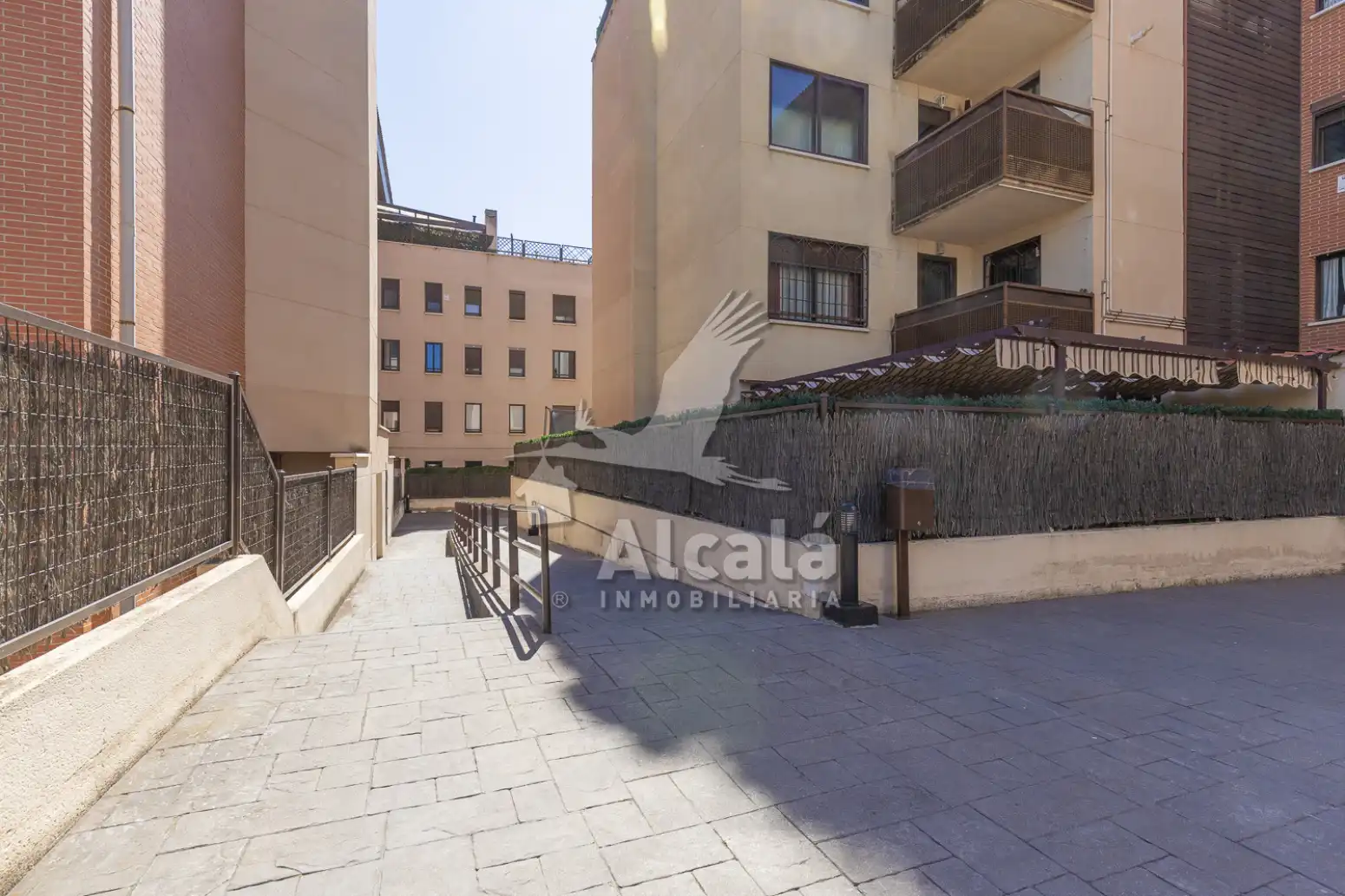 Vista exterior de Ático en venta en Alcalá de Henares con Aire acondicionado, Calefacción y Terraza