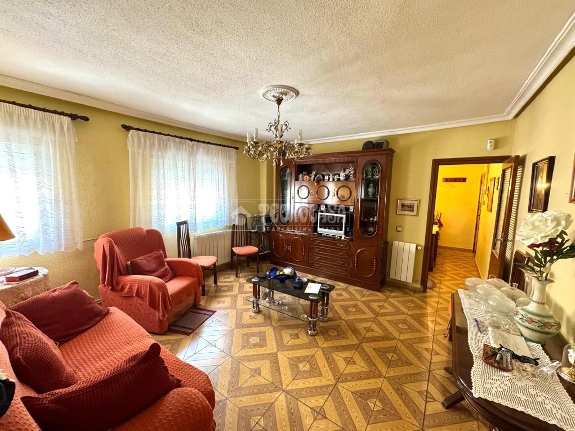 Living room of Flat for sale in  Madrid Capital