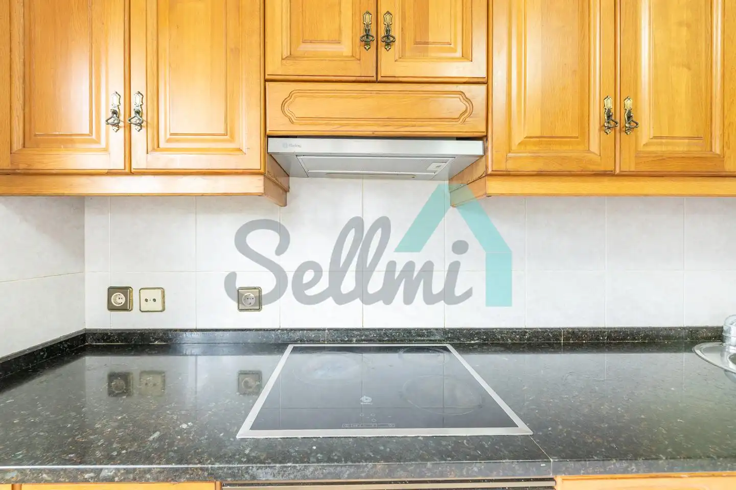 Cocina de Casa adosada en venta en El Franco  con Calefacción, Jardín privado y Parquet