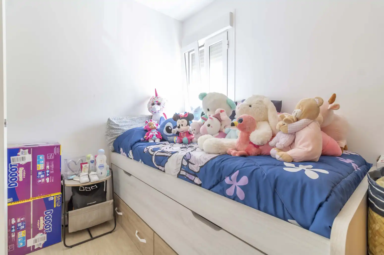 Habitación de Piso en venta en Sevilla con Aire acondicionado, Jardín privado y Piscina