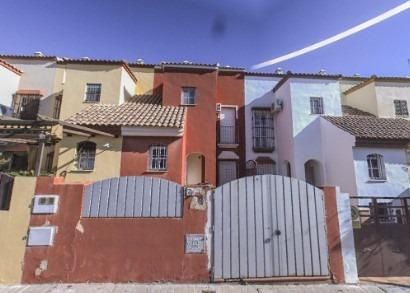 Single-family semi-detached for sale in Lebrija