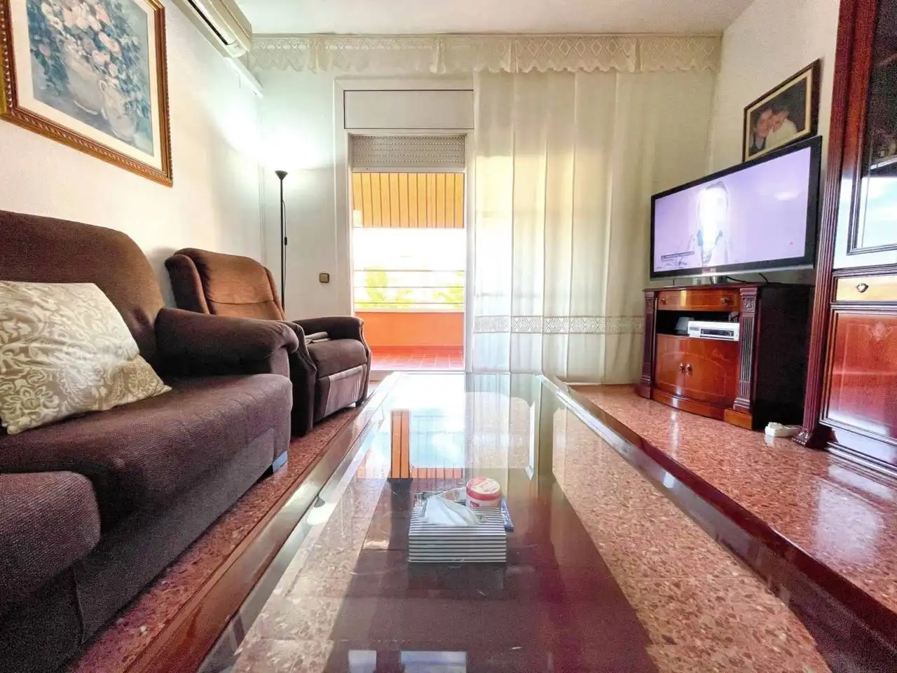 Living room of Flat for sale in Cerdanyola del Vallès  with Heating, Furnished and Balcony