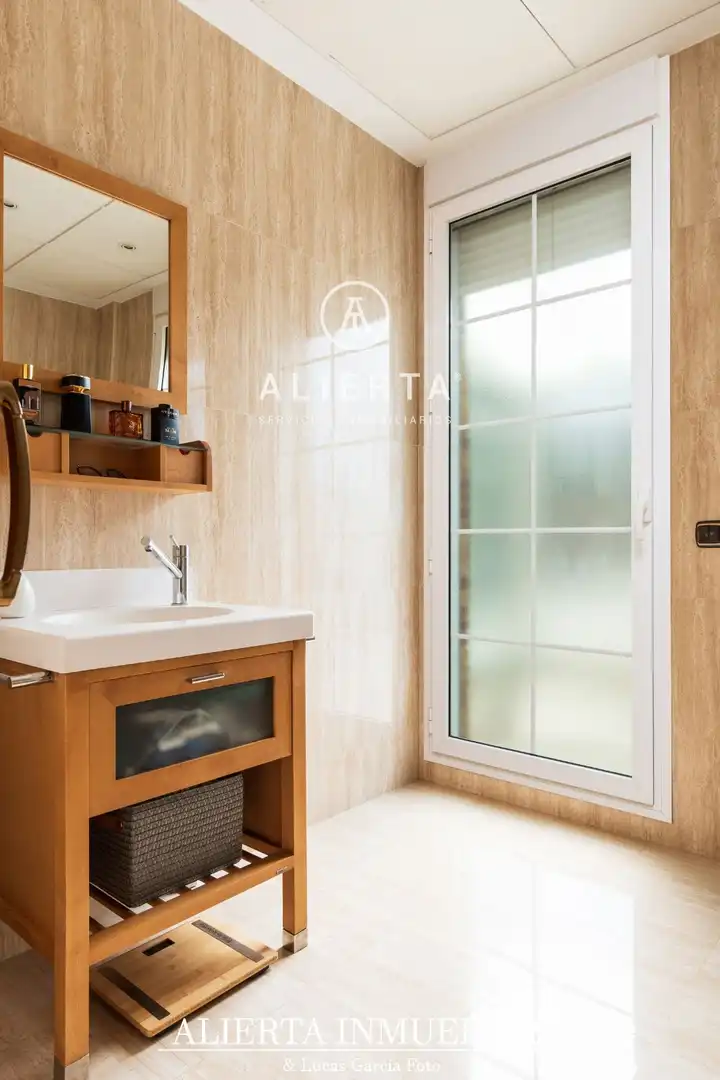 Bathroom of Houses for rent in Zaragoza  with Air Conditioner, Heating and Storage room