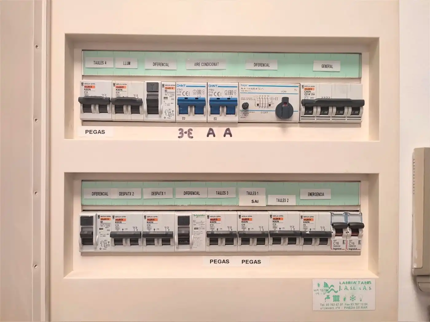 Büro zum Verkauf in Pineda de Mar mit Klimaanlage, Heizung und Abstellraum