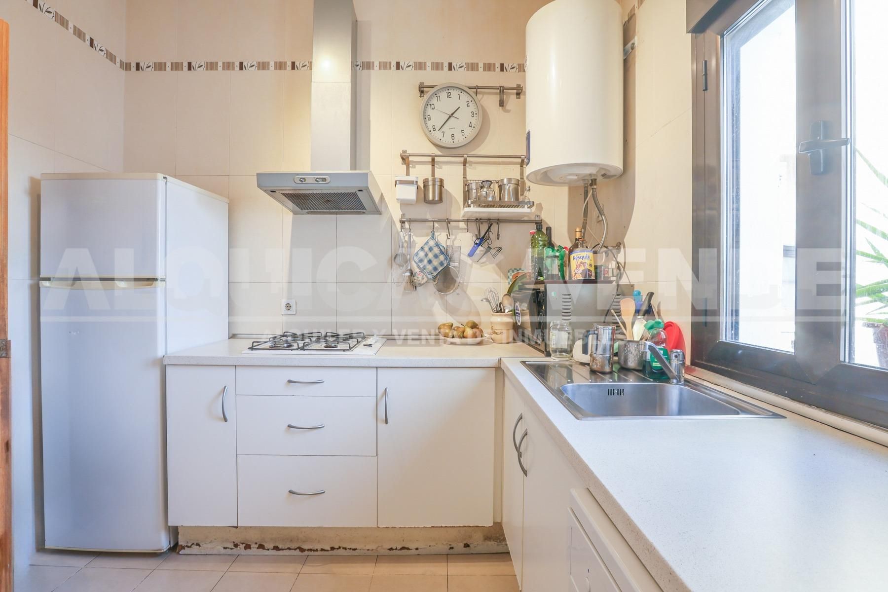 Kitchen of Flat for sale in  Sevilla Capital  with Air Conditioner