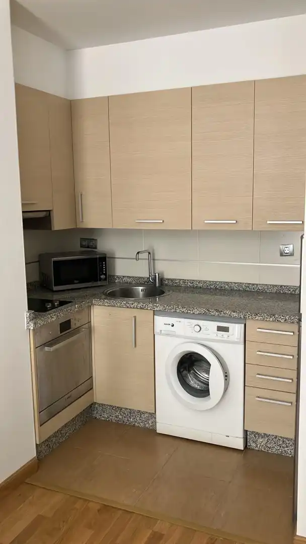 Cuina de Apartament de lloguer en Vigo  amb Balcó