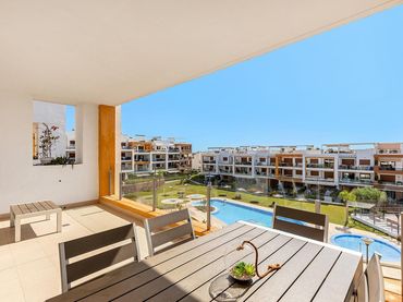 Apartment with pool for sale in Orihuela Costa