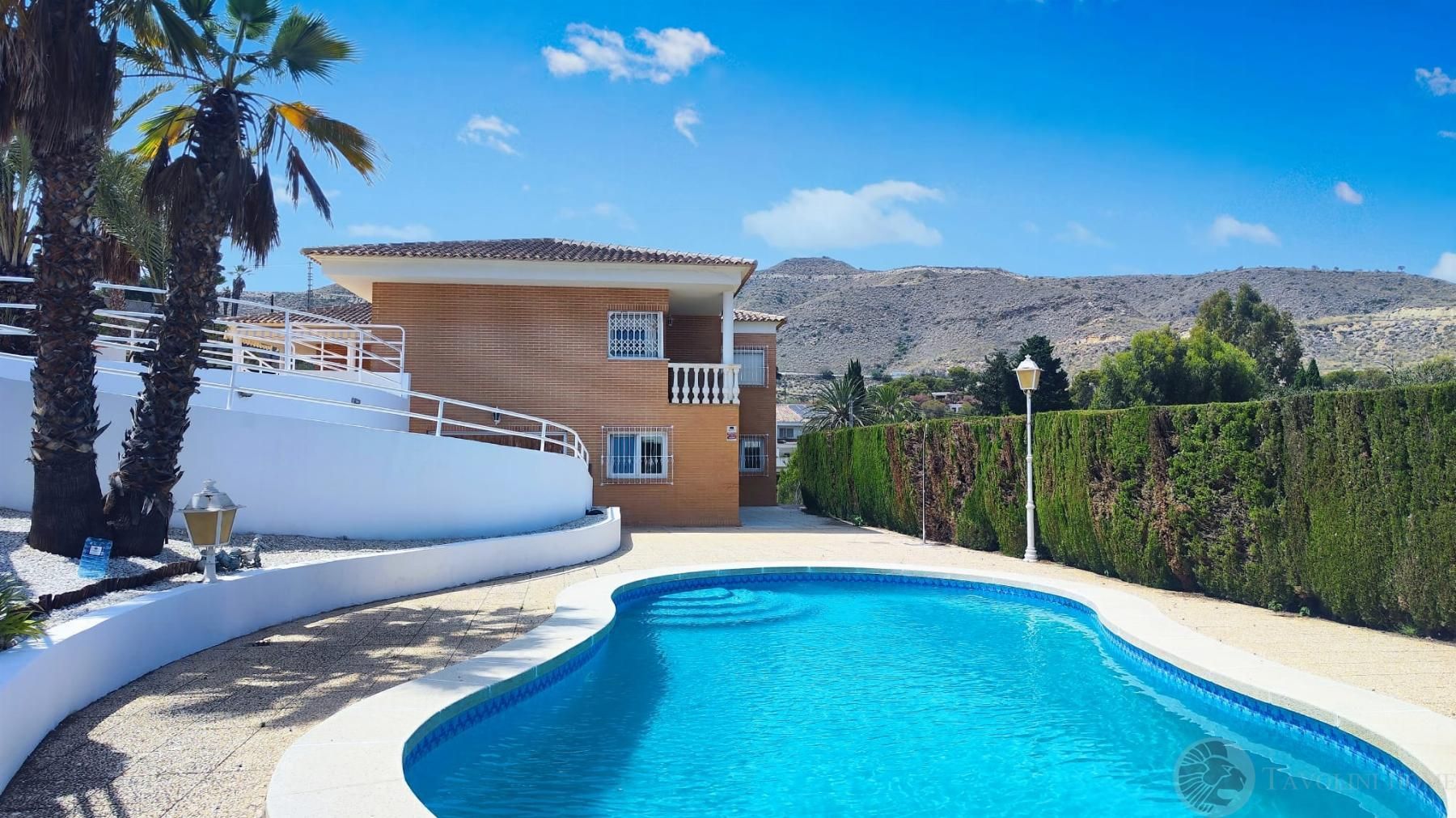 Vista exterior de Casa o xalet de lloguer en El Campello amb Aire condicionat, Terrassa i Piscina