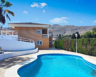 Vista exterior de Casa o xalet de lloguer en El Campello amb Aire condicionat, Terrassa i Piscina