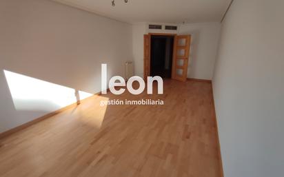 Bedroom of Flat for sale in  Logroño  with Air Conditioner and Terrace