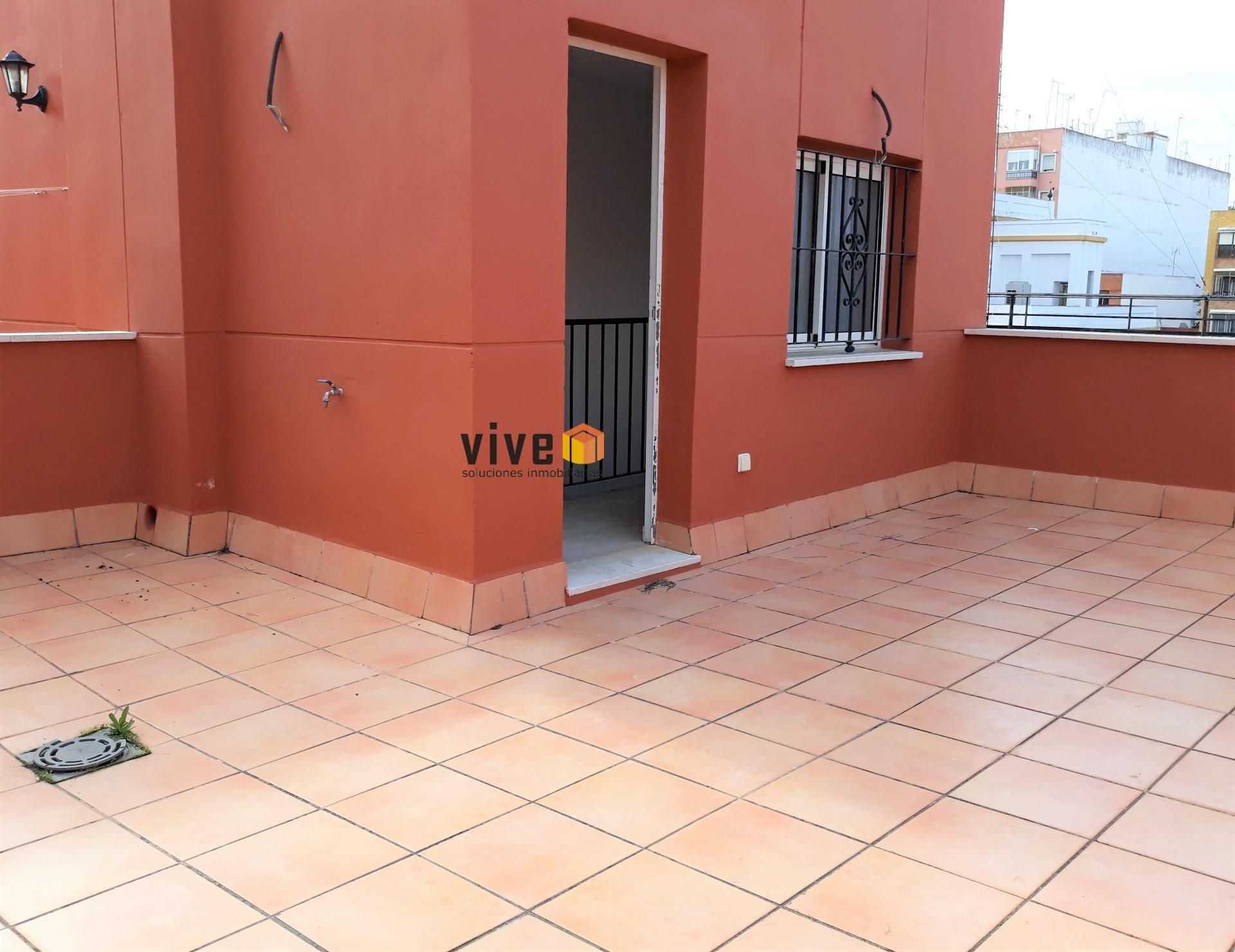 Exterior view of Flat for sale in San Juan de Aznalfarache  with Air Conditioner, Heating and Storage room