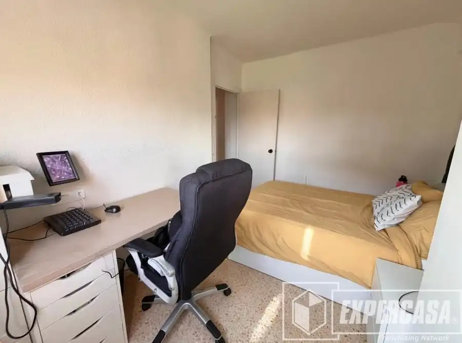 Bedroom of Flat for sale in Valencia  with Heating