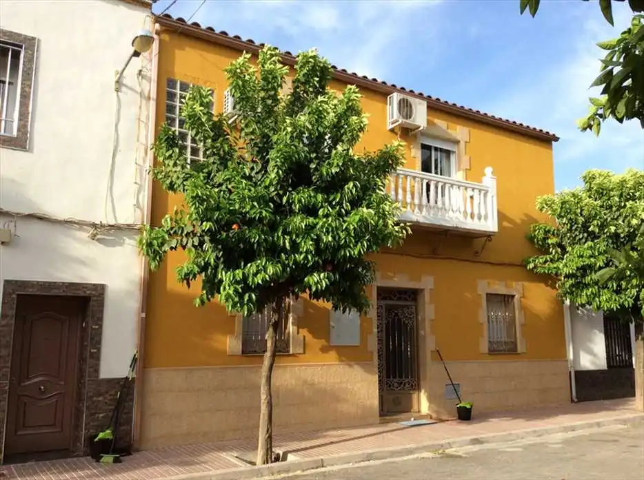 Vista exterior de Pis en venda en Linares