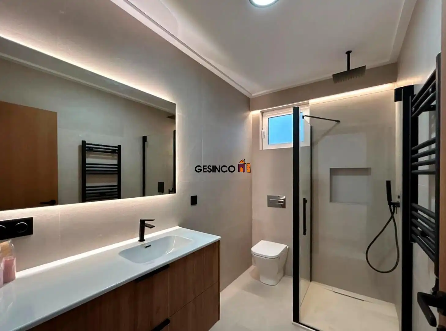 Baño de Piso en venta en El Genovés con Aire acondicionado y Amueblado
