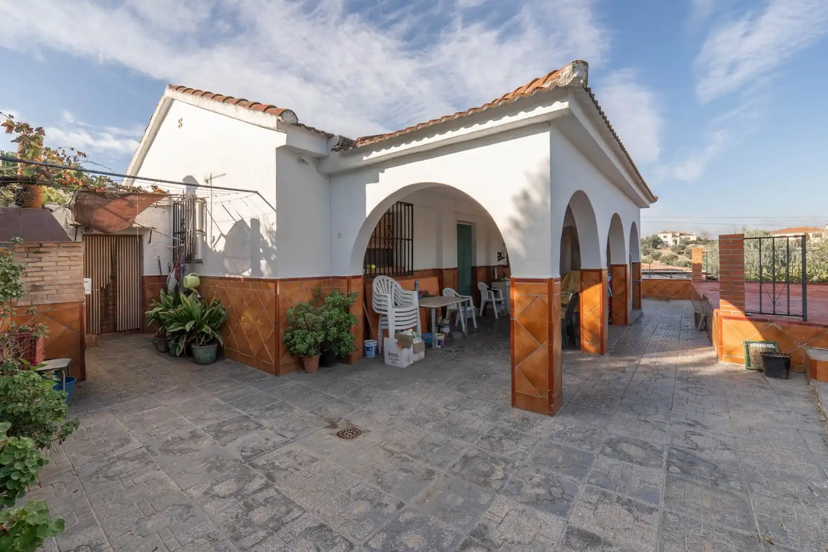 Außenansicht von Country house zum Verkauf in Las Gabias mit Privatgarten, Terrasse und Abstellraum