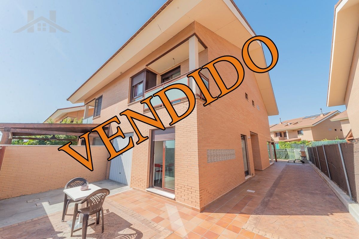 Exterior view of Single-family semi-detached for sale in Cubas de la Sagra  with Private garden, Terrace and Storage room