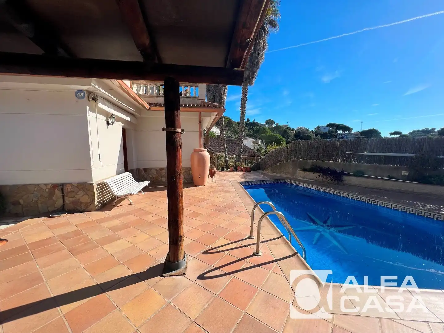 Xalet amb terrassa en venda a Canyelles