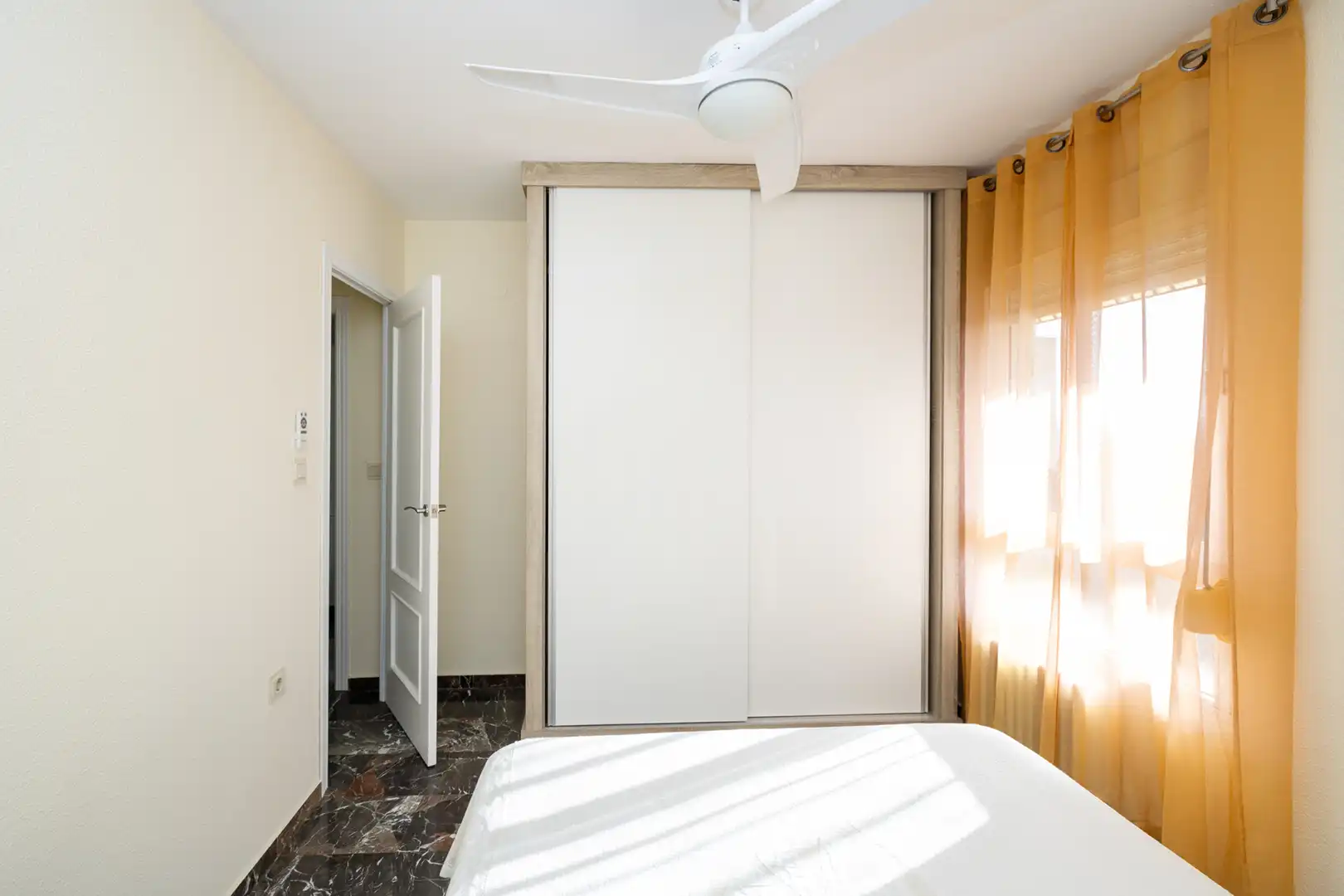 Bedroom of Flat for rent in Granada  with Air Conditioner, Heating and Terrace