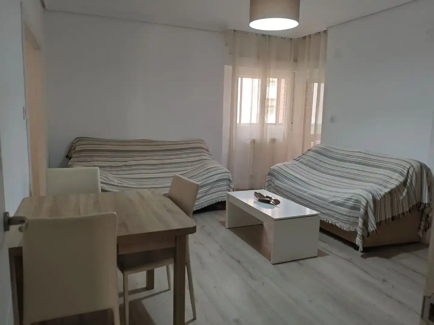 Sala d'estar de Pis en venda en  Albacete Capital amb Balcó