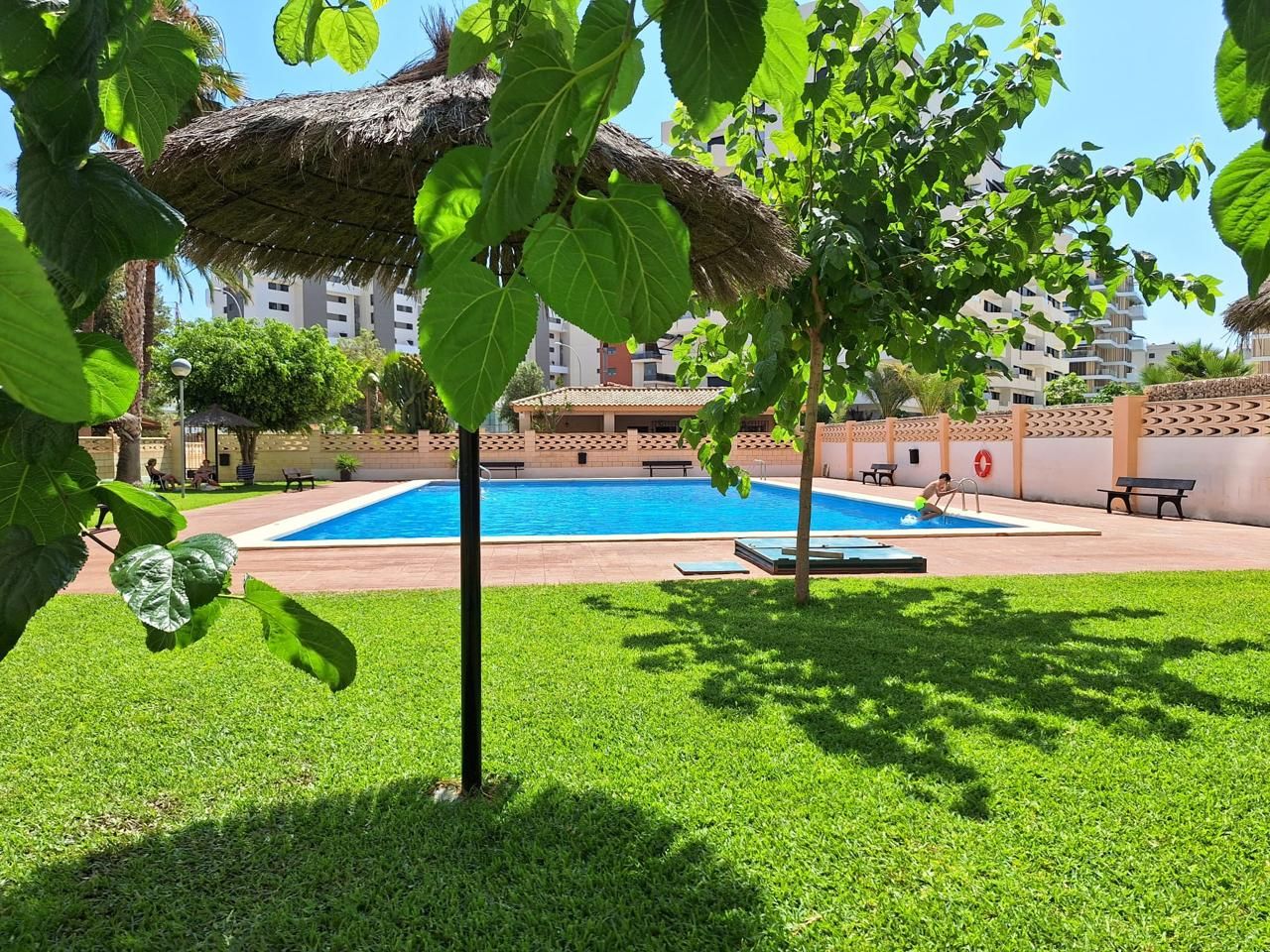 Piscina de Planta baixa en venda en Alicante / Alacant amb Aire condicionat, Terrassa i Moblat
