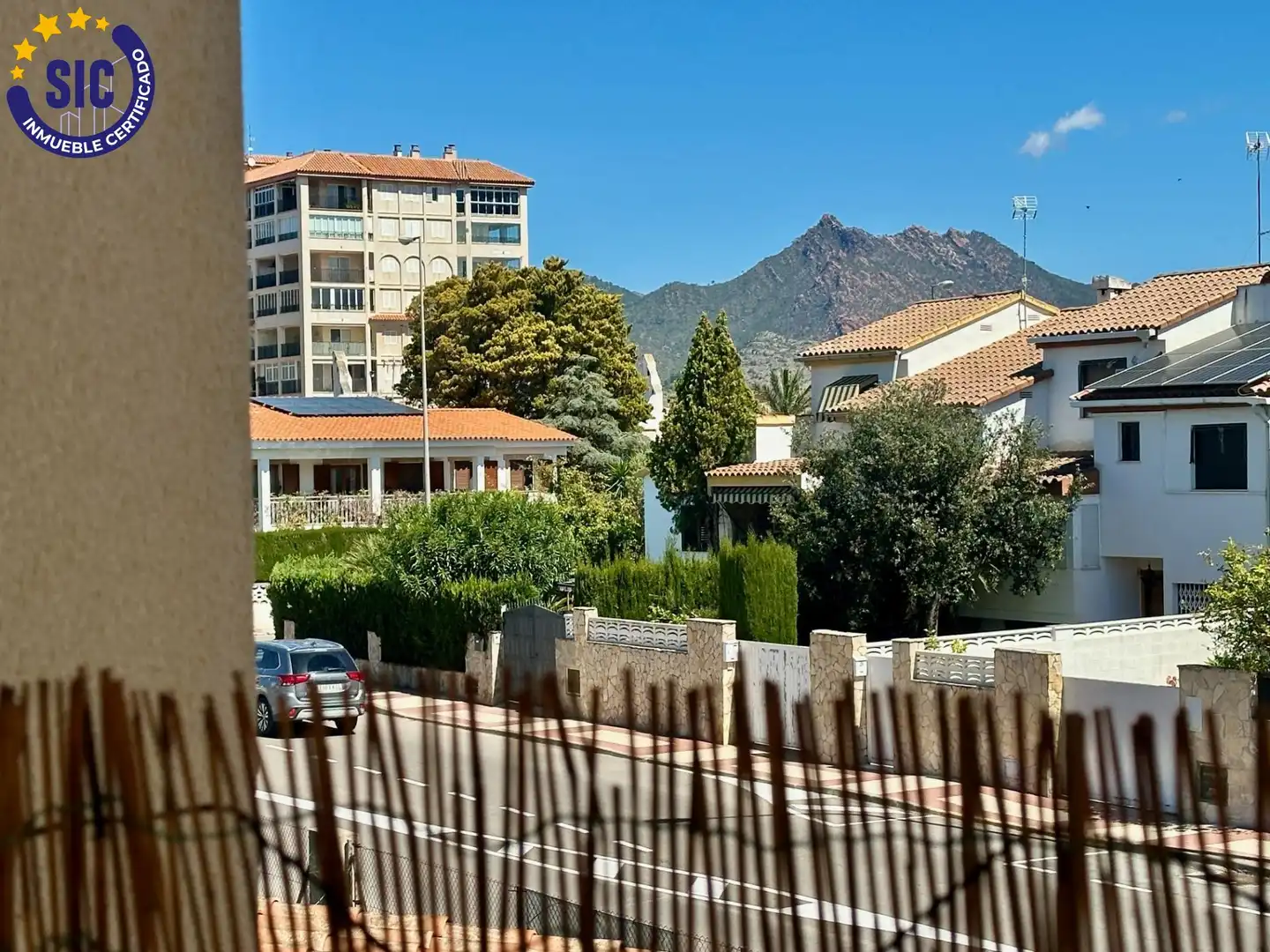 Vista exterior de Casa o xalet en venda en Benicasim / Benicàssim amb Aire condicionat, Jardí privat i Parquet