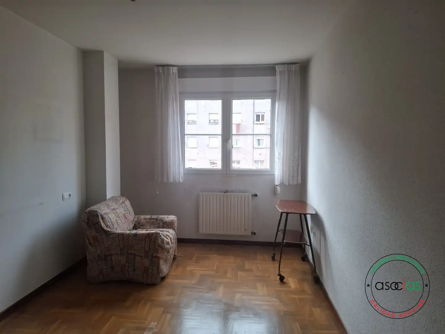 Habitación de Piso en venta en Gijón  con Calefacción, Parquet y Trastero