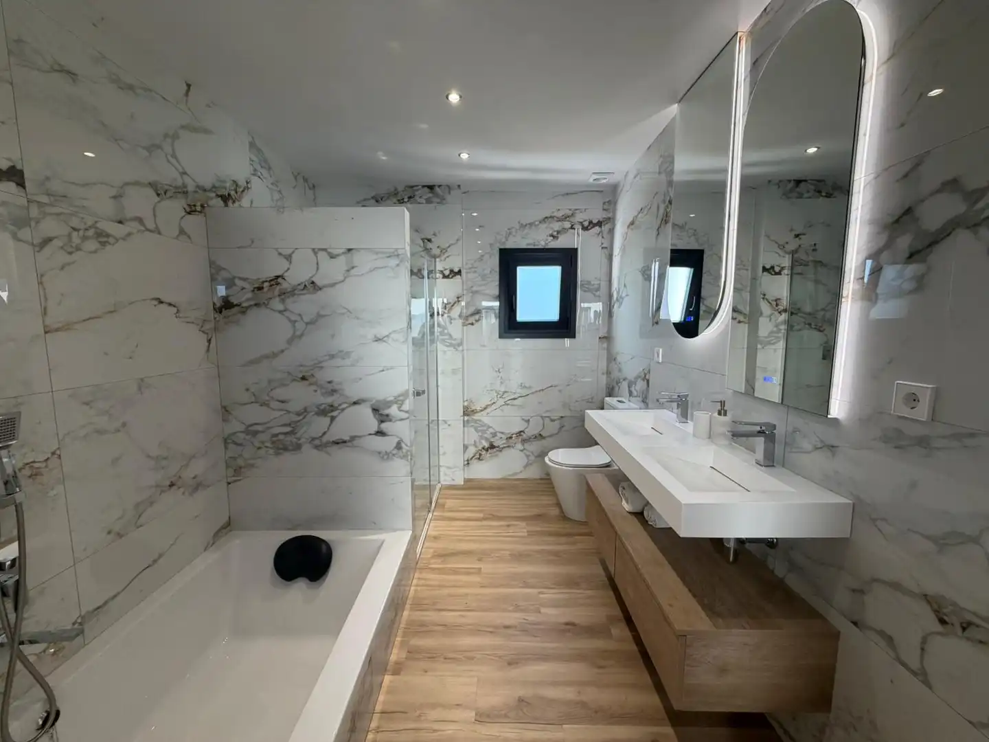Badezimmer von Haus oder Chalet zur Miete in Sotogrande mit Klimaanlage, Privatgarten und Terrasse