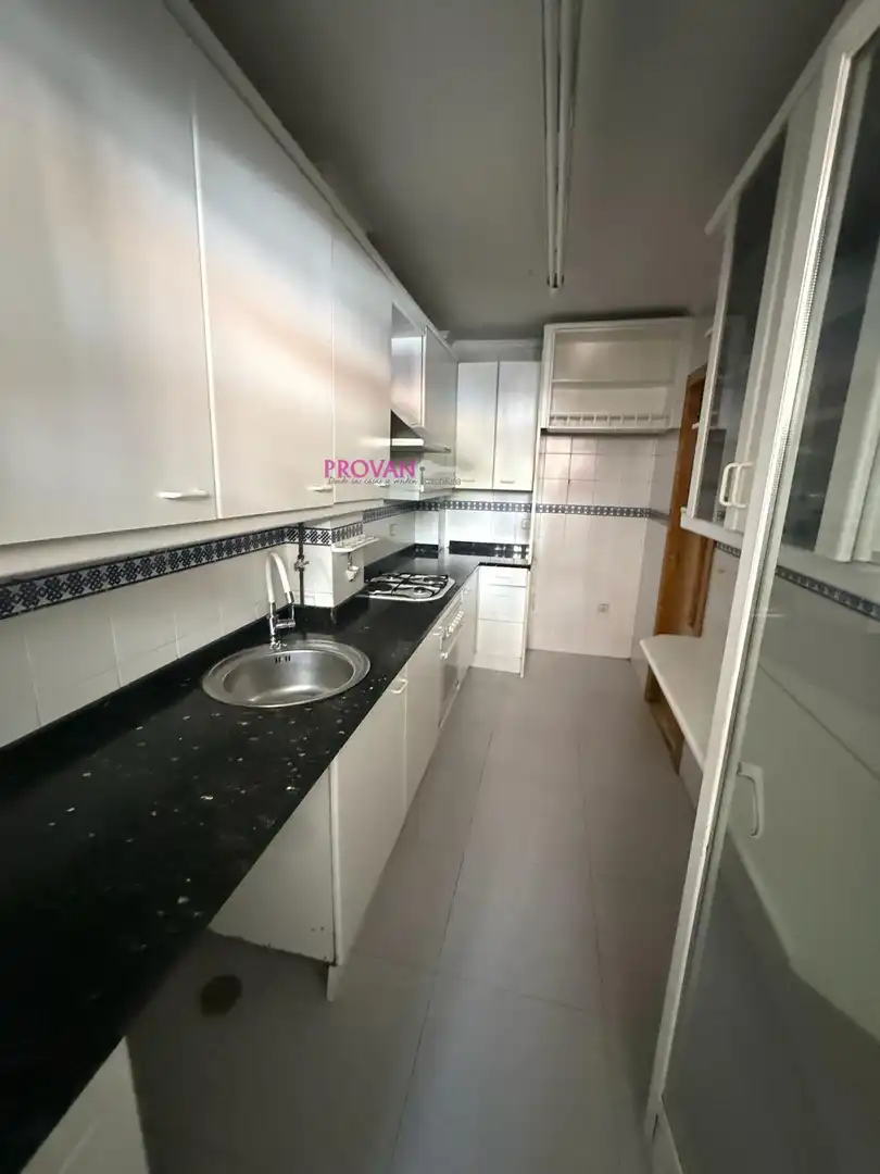Cuina de Casa adosada en venda en Torrejón de Ardoz amb Aire condicionat, Calefacció i Terrassa