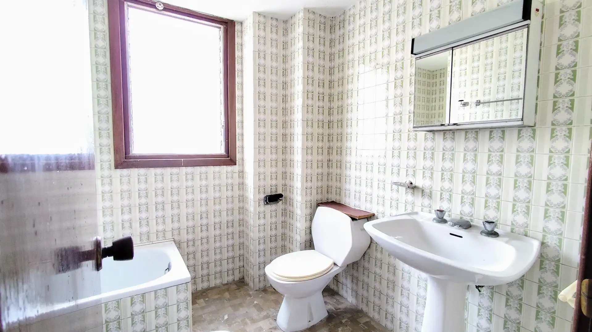 Baño de Estudio en venta en Torremolinos con Jardín privado y Piscina comunitaria