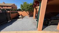 Vista exterior de Casa adosada en venda en El Vendrell amb Calefacció, Jardí privat i Terrassa