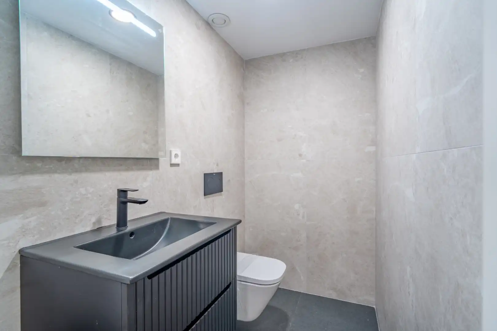 Bany de Apartament en venda en Málaga amb Piscina i Piscina comunitària