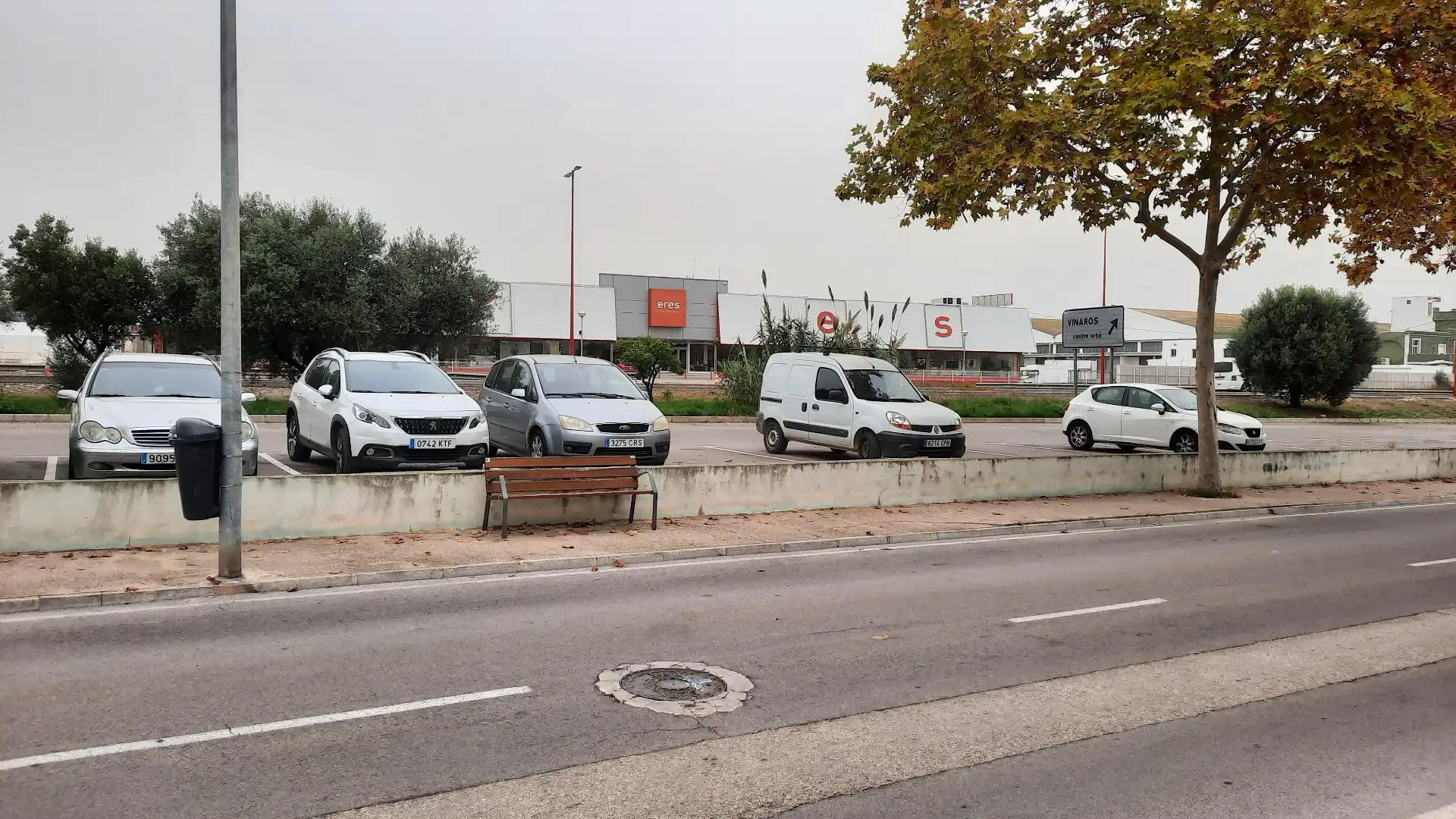 Parkplatz von Einfamilien-Reihenhaus zum Verkauf in Vinaròs mit Klimaanlage, Heizung und Privatgarten