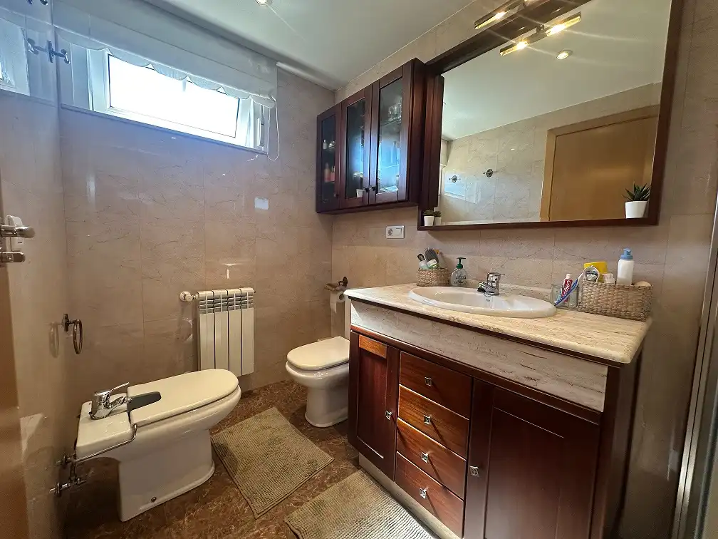 Baño de Casa o chalet en venta en Santiago de Compostela  con Calefacción, Jardín privado y Parquet