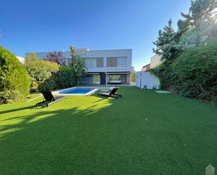 Jardí de Casa o xalet de lloguer en Alcalá de Guadaira amb Aire condicionat, Parquet i Traster