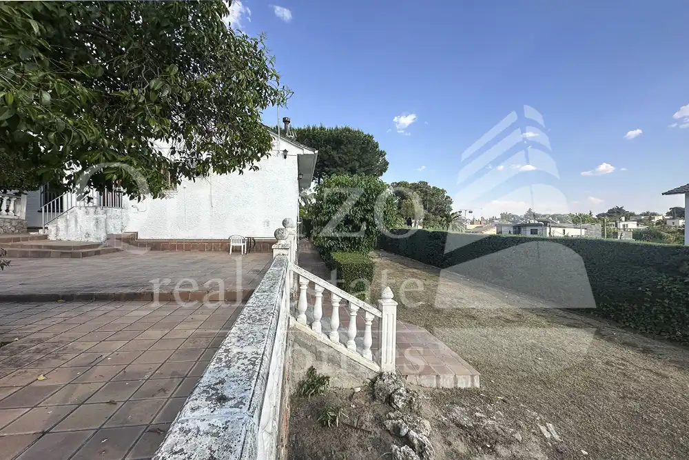 Exterior view of Houses for sale in Villaviciosa de Odón  with Air Conditioner, Heating and Private garden