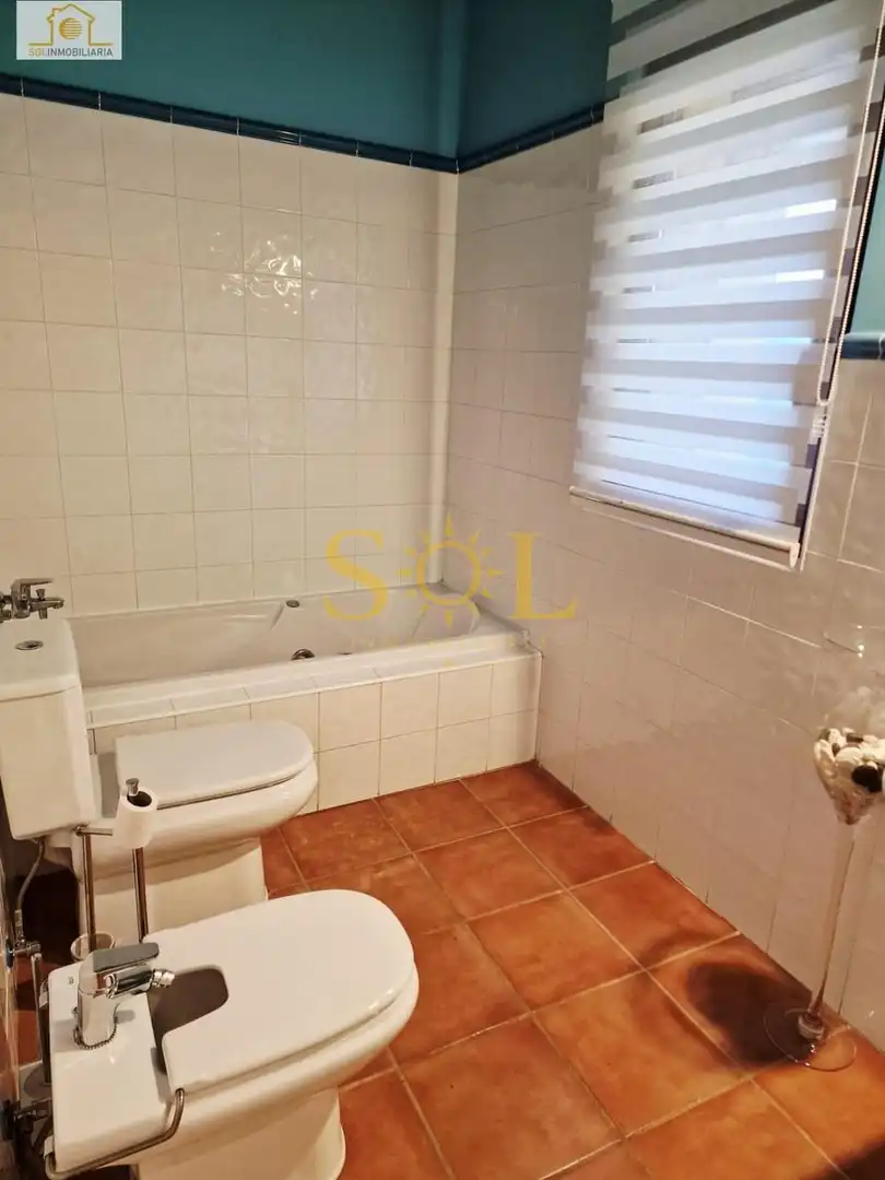 Baño de Casa o chalet en venta en Villaquilambre con Calefacción, Jardín privado y Parquet